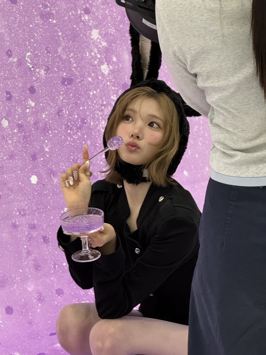 byeolpyo_'s tweet photo. 이런사진은 다소 그룹내*******이 되려고 작정한 여자처럼 보이는데 https://t.co/dkQz6GenNj
