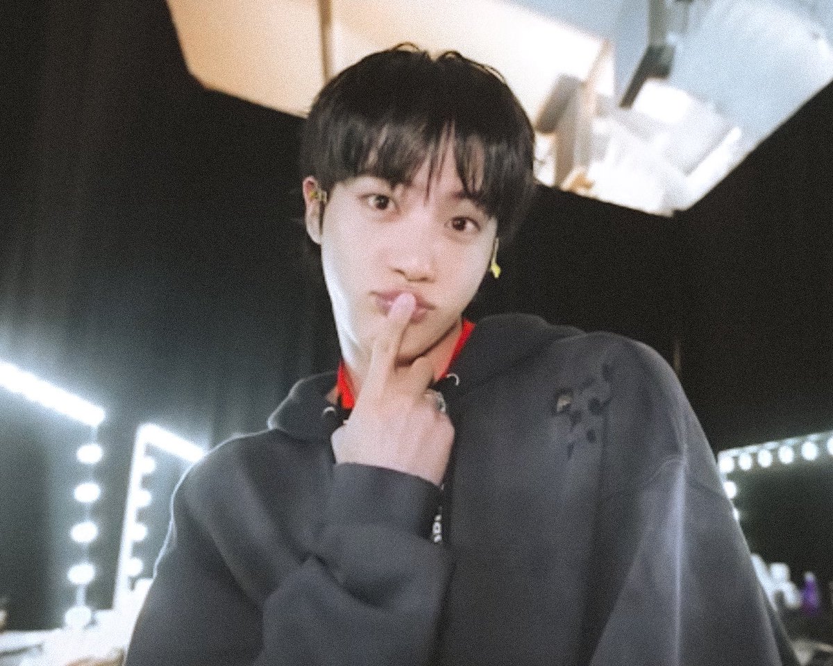 filmsforjin's tweet photo. 😚 https://t.co/to2FSPqwB4