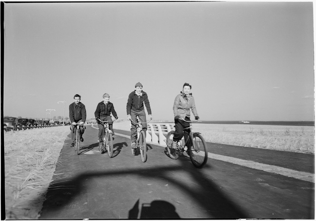 nycrecords's tweet photo. Happy Cycle to Work Day! 🚴♀️
Let’s pedal our way to a greener world in this warm weather season! Share pics of your favorite ride - be it tricycle, road bike, or electric @CitiBikeNYC - and let’s inspire each other to keep moving. 🚲💚✨
#CycleToWorkDay #NYCHistory @NYC_DOT https://t.co/Il0WzKqyhs