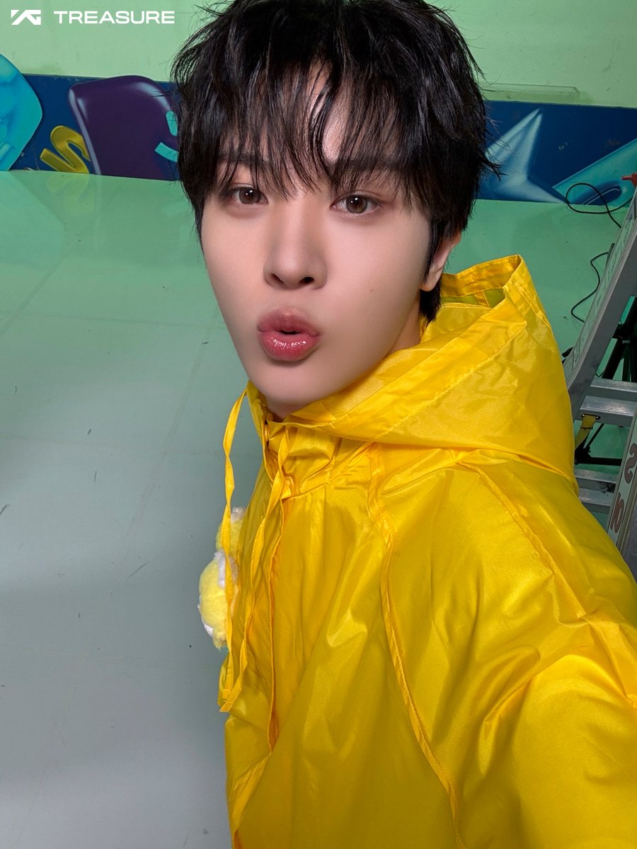 ygtreasuremaker's tweet photo. [#HI_TREASUREMAKER 💎📸]

🗓️260806

트메의 날씨 요정 정환이가 엠카에 떴습니다~💛🩵
앗! 정환이의 미소! 햇살보다 더 눈부시다!☀️
오늘도 열일한 정환이에게 아낌없는 칭찬을 보내주세요!👏

#TREASURE #트레저 #SOJUNGHWAN #소정환 #MCOUNTDOWN #엠카운트다운 https://t.co/8d3aMUVE1x