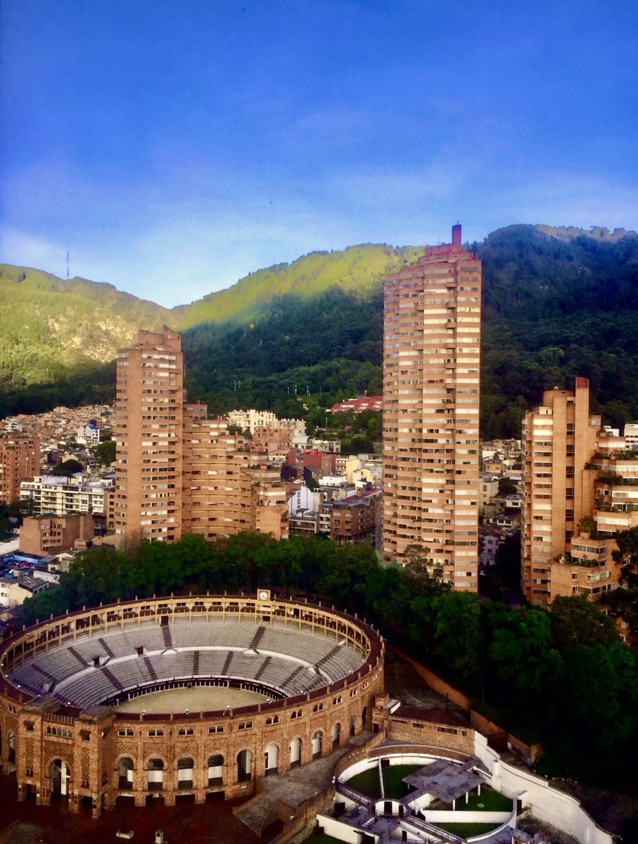 diana__andrade's tweet photo. Nuestra voz la repiten los siglos:
BOGOTÁ, BOGOTÁ, BOGOTÁ.

488 años de mi Ciudad, la capital, la ciudad que recibe a propios y extraños. 💛❤️
#TeQuieroBogotá https://t.co/AH76NqQLKz