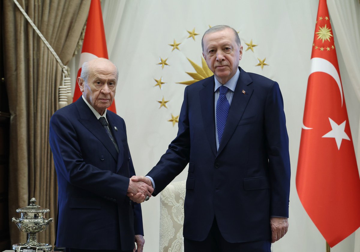 MHP_Bilgi's tweet photo. Genel Başkanımız Sayın Devlet BAHÇELİ, Cumhurbaşkanımız Sayın Recep Tayyip ERDOĞAN ile Cumhurbaşkanlığı Külliyesinde bir araya geldi. https://t.co/jJqAiviUmi