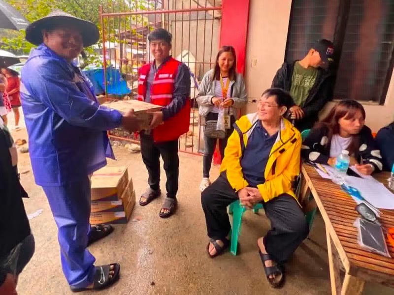 dswdserves's tweet photo. DISASTER RESPONSE UPDATE: Mabilis na naghatid ang DSWD Field Office (FO) 1 - Ilocos Region ng mga kahon ng family food packs (FFPs) sa Lokal na Pamahalaan ng Bani, Pangasinan para masuportahan ang 772 pamilyang naapektuhan ng pinagsamang epekto ng Bagyong #LuisPH, #MaymayPH at #Habagat.
Kabilang sa mga tumanggap ng food assistance ang mga mangingisdang pansamantalang hindi makapalaot dahil sa masamang lagay ng panahon at mga pamilyang pansamantalang nananatili sa mga evacuation center.
Bilang pagsunod sa direktiba ni Pangulong Ferdinand R. Marcos Jr. na tiyakin ang maagap na pagtugon sa mga komunidad na apektado ng kalamidad, ginamit ng DSWD FO-1 ang relief prepositioning area nito sa Alaminos City, Pangasinan para mapabilis ang mobilisasyon at paghahatid ng kinakailangang tulong sa mga apektadong pamilya. (KT)
@rex_gatchalian
#BawatBuhayMahalagaSaDSWD❤️