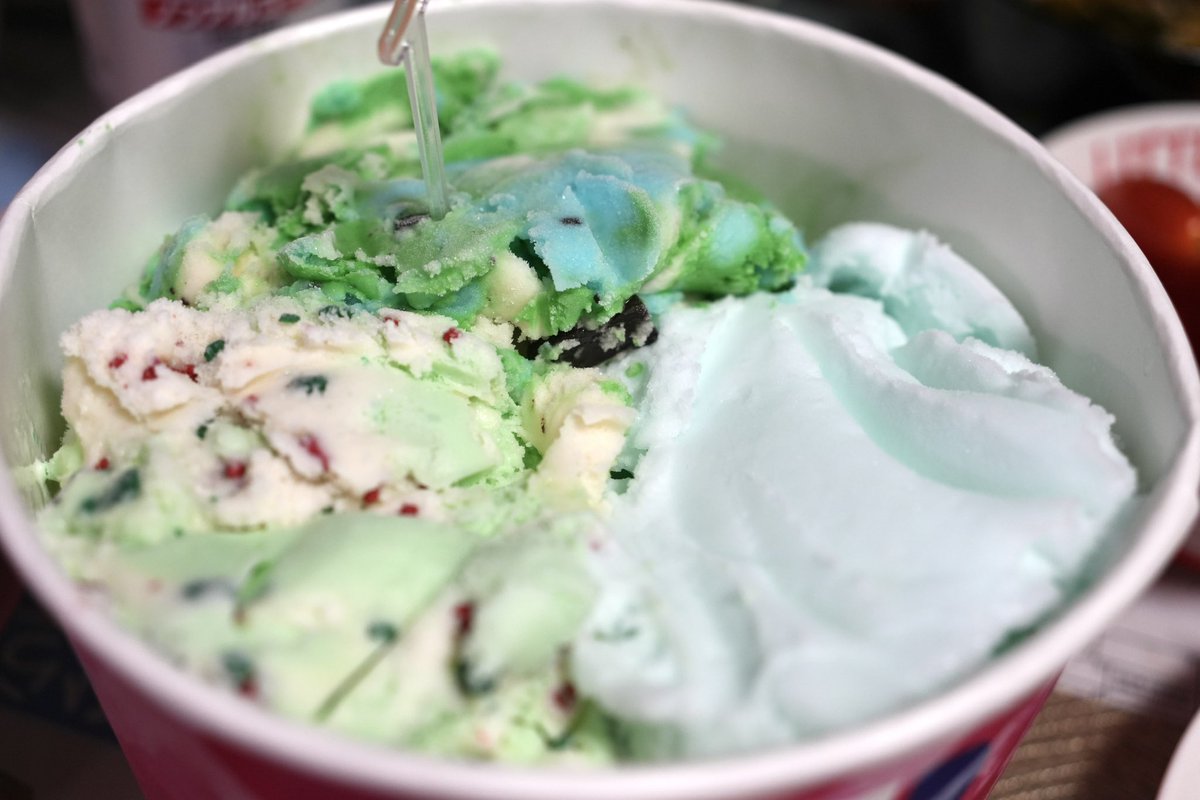 banuuna's tweet photo. サーティワンアイスクリーム伝説の12人前🍨 https://t.co/K9WIXQBHgu