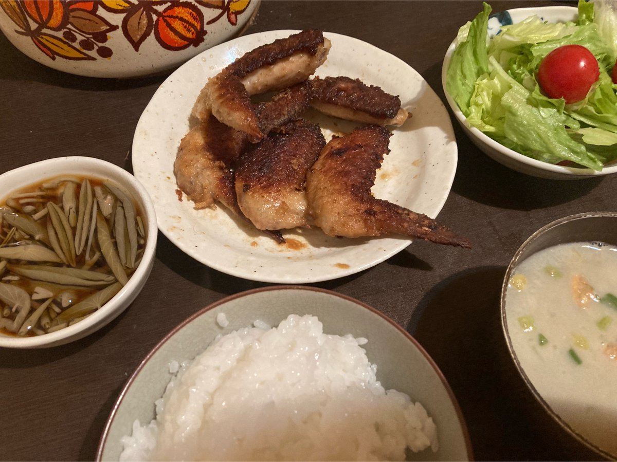 Ingram_alp's tweet photo. 手羽先を柚子胡椒と醤油に漬けて焼いてみた
(左のはジュンサイ) https://t.co/O3eCnL2tIK
