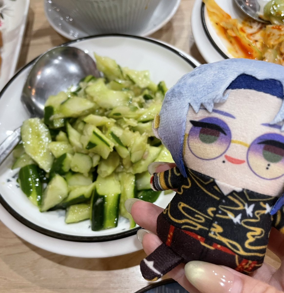chi_yo_24_'s tweet photo. えのさんと🍻
たくさんのきゅうり🥒🥒🥒🥒🥒 https://t.co/mtGyhJUF4C