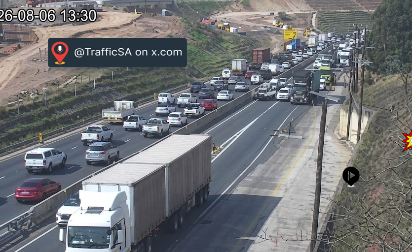 TrafficSA's tweet photo. KZN - N3 North: #CRASH ==>  Cliffdale https://t.co/qHnrTgFQzH