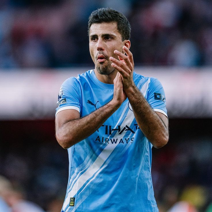 theMadridZone's tweet photo. 🚨💣 BREAKING: Real Madrid have now decided to PUSH FOR RODRI after Barcelona entered the race.

José Mourinho is OBSESSED WITH HIM, and he is INSISTING to the club that they MUST SIGN HIM. @AlbertoPereiro https://t.co/LAYJU4c4Hk