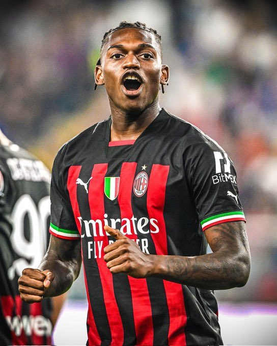 MilanMatters's tweet photo. 🚨🌗 | Rafael Leão has told AC Milan he wants to STAY for now. 

The club are still working to sell him, but Galatasaray’s opening offer of €35M including bonuses has been rejected.

Milan are holding firm on a valuation of at least €50M. There is currently no room to do the deal.

If Gala cannot reach an agreement with Milan they will not stay on Leão for long. The picture should become clearer after 15 August.

@PietroMazzara 🇵🇹
