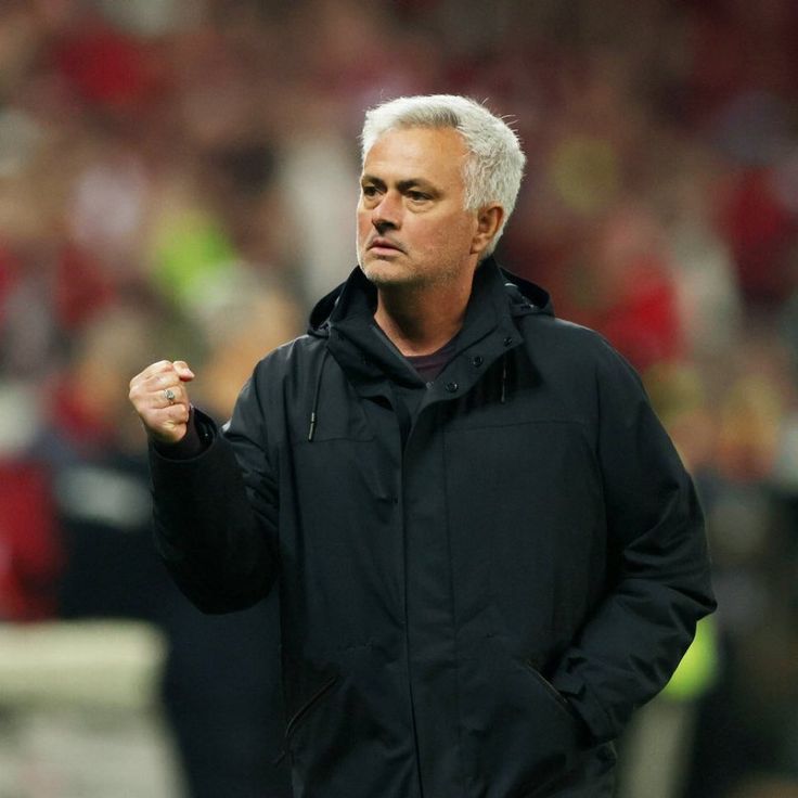 theMadridZone's tweet photo. 🚨💣 BREAKING: Real Madrid have now decided to PUSH FOR RODRI after Barcelona entered the race.

José Mourinho is OBSESSED WITH HIM, and he is INSISTING to the club that they MUST SIGN HIM. @AlbertoPereiro https://t.co/LAYJU4c4Hk
