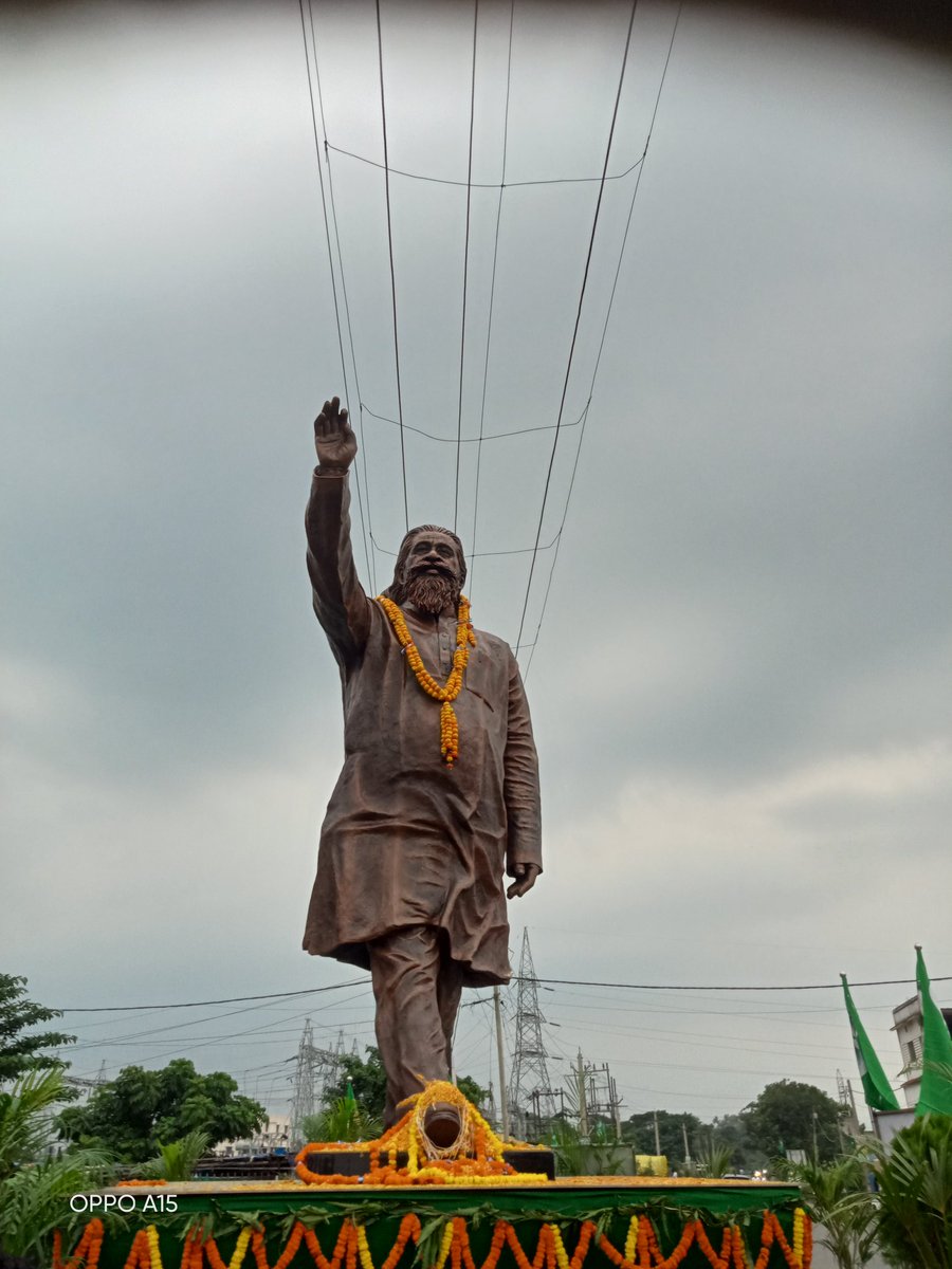 jamuda_sanatan's tweet photo. पश्चिम सिंहभूम चाईबासा में आदरणीय  शिबू सोरेन प्रतिमा स्थापित किया गया जोहार https://t.co/uC2rkH7xjd