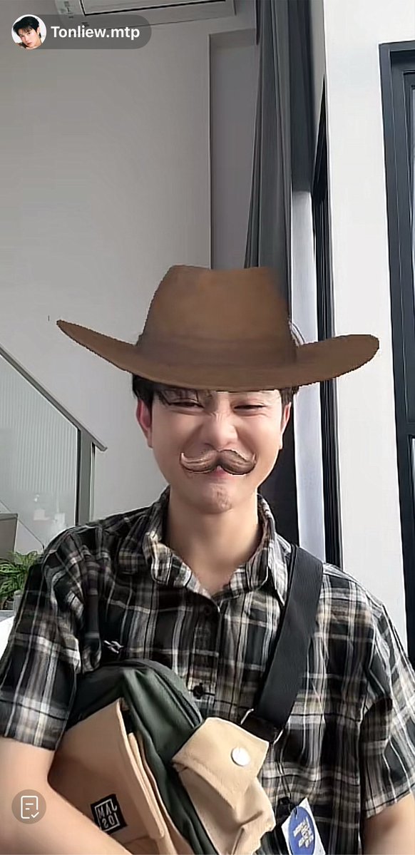 j_adinlar's tweet photo. 2 Look นี้ ทับใจแม่ 😘😘 ตล = ตลก😂 https://t.co/FJl22j3vRM