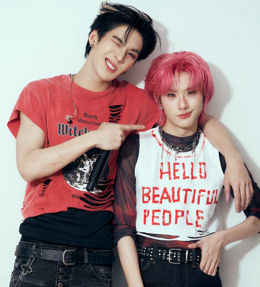 softlyauausave_'s tweet photo. auau wrapping his arm around save’s shoulder and save with that smirk???!!?? okayyyy they know exactly what they’re doing 🚬 🧎‍♀️ https://t.co/mP1OeFMMxg
