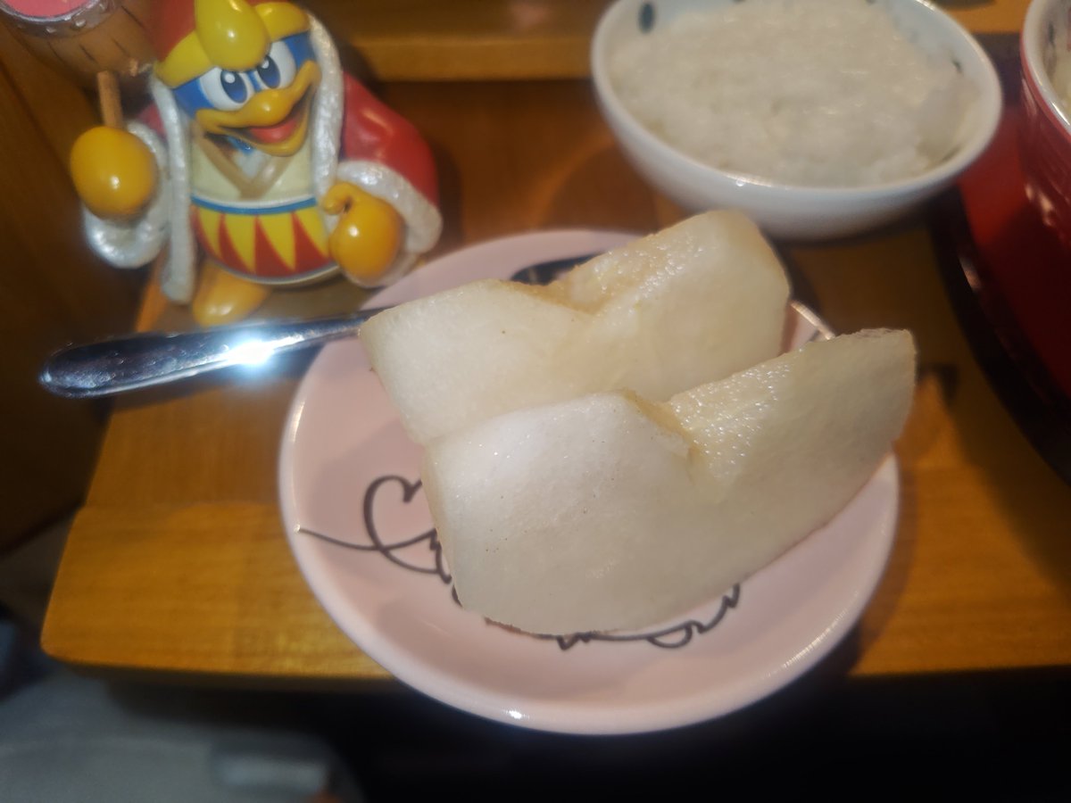 wanigamera0083's tweet photo. 先日、妹から立派な梨をお裾分けしてくれたので母に夕食と共に早速お供え。

久しぶりの梨に母も嬉しそうですよー♬(*´∀｀*) https://t.co/QfCvgNjSzE