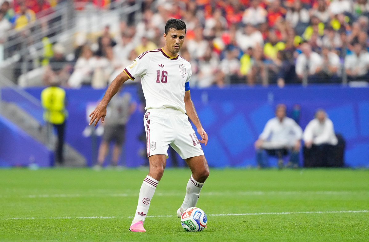 MadridXtra's tweet photo. 🚨 JUST IN: Jose Mourinho is PUSHING Real Madrid to sign Rodri.

He does NOT want the club to fail. @AlbertoPereiro https://t.co/t9OqjhgwFa