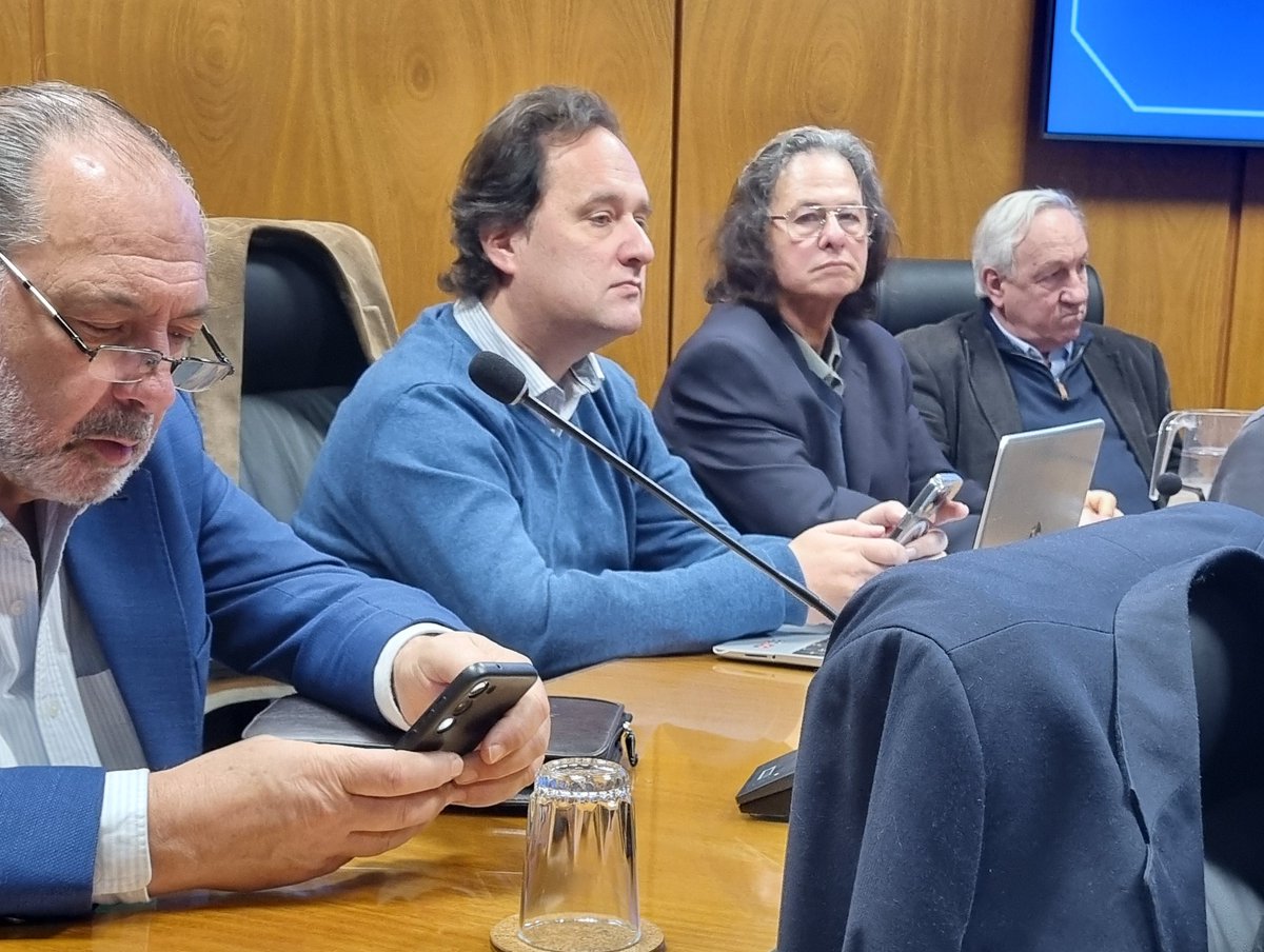 AfeUruguay's tweet photo. Las autoridades de AFE acompañaron a la ministra Lucía Etcheverry en la Cámara de Representantes durante la Rendición de Cuentas, reafirmando el trabajo conjunto entre AFE y el @mtopuy . https://t.co/KMotlPMMGk