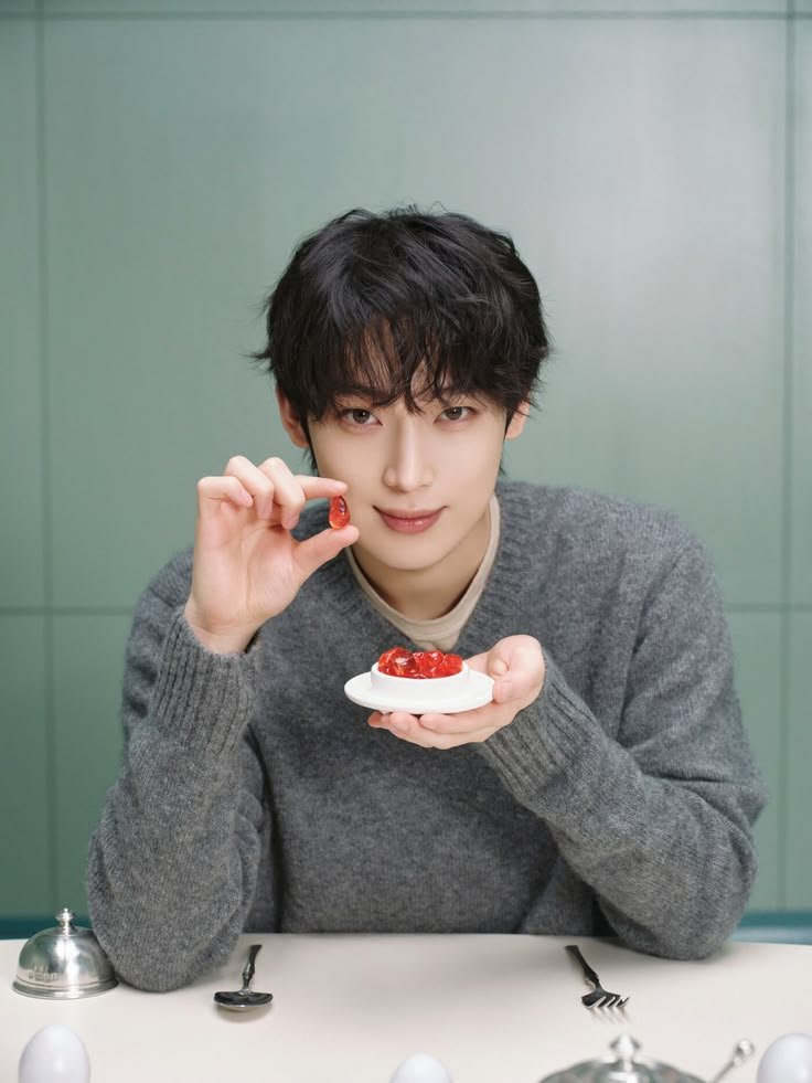 ensheven's tweet photo. sn prepping himself to take snghn later tonight because last time, snghns cock hurt him too much! 𑣲⋆｡˚ https://t.co/pdZNNqIu87