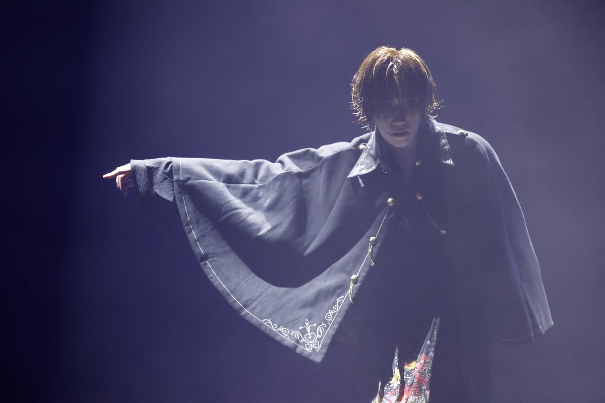 crank_in_net's tweet photo. 🎭早乙女太一『TOKYO INSIDE CLUB』開幕！
30年の芸歴が詰まった新たな世界観で魅せる
https://t.co/JqqoKBl3Go

妖艶からクールまで――💃
和と洋が華やかに混じり合う舞台写真たっぷり！

🔻記事全文はこちらから
https://t.co/JqqoKBl3Go https://t.co/3iNAQWpdd2