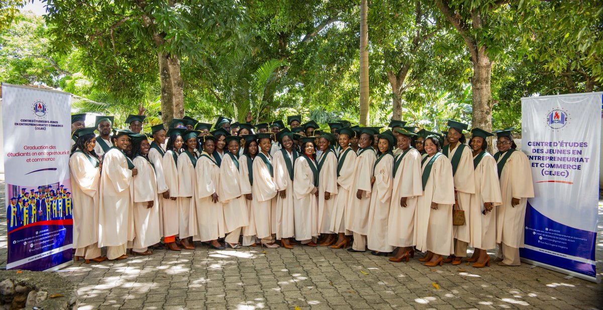 CEJEC019's tweet photo. Le samedi 1er août 2026 s'est tenue la cérémonie de graduation de la promotion baptisée « Altaïr » du Centre d’Études des Jeunes en Entrepreneuriat et Commerce (CEJEC).

À cette occasion, Madame Ange-Myrtha SAINT-FLEUR, coordonnatrice générale du CEJEC, a exprimé ses sincères remerciements aux parents et aux jeunes pour leur confiance. Elle salue l'engagement exceptionnel des professeurs : Jacques-Elie PIERRE, Yves Pericles BEAUGÉ, John Wesley AUGUSTIN, Ancène GILLES, Luckens SAINT-SAINT-JEAN, Malachy BASTIEN, Haydens Bertho SEMEXANT, Gorlonne OFFREY, Job BERÇON, Rodwgeze Valdume BRIZARD, Joslyn Kenny PREVILUS, Moléon RICHARD, Jenny BENJAMIN et William CHAVRÉ. Ses remerciements vont également à M. Ralex PIERRE ainsi qu'à toute la direction du Lycée Dumarsais Estimé pour leur précieux accompagnement.
