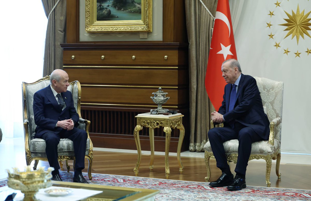 Ulku_Ocaklari's tweet photo. Liderimiz Sayın Devlet BAHÇELİ, Cumhurbaşkanımız Sayın Recep Tayyip ERDOĞAN ile Cumhurbaşkanlığı Külliyesinde bir araya geldi. https://t.co/ofBg5iPYis
