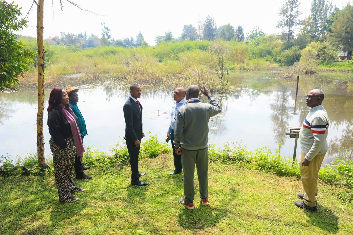 sirglickson's tweet photo. Protect the dam.
Protect the riparian land.
Protect the environment.
Protect the people.

That's the message from Runda, and that's the leadership @HEBabuOwino demonstrated today.

Babu Kwa Sababu

#RundaLandGrab https://t.co/sNS7TQIkqc
