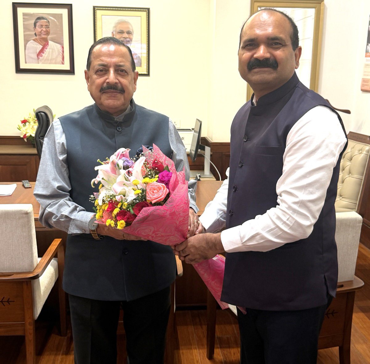 DrJitendraSingh's tweet photo. Newly appointed Director of the prestigious “Lal Bahadur Shastri National Academy of Administration” #LBSNAA, #Mussoorie, Sh B. Rajender called on for a courtesy meeting after having assumed charge of the new assignment.

Sh B. Rajender IAS (Bihar cadre 1996 batch) brings with him rich and versatile experience as an administrator. 
   
We hope to continue the series of reforms undertaken in the academic curriculum and culture of the Academy, under the guidance of PM Sh @NarendraModi.