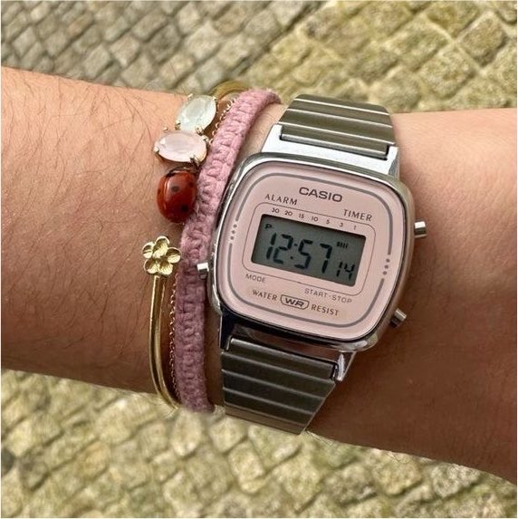 cozydewdrop's tweet photo. aku tuh lemah banget kalau udah liat casio vintage. modelnya beneran ga  pernah gagal bikin jatuh cinta 😭🫶🏻 https://t.co/tVBntS6a9c