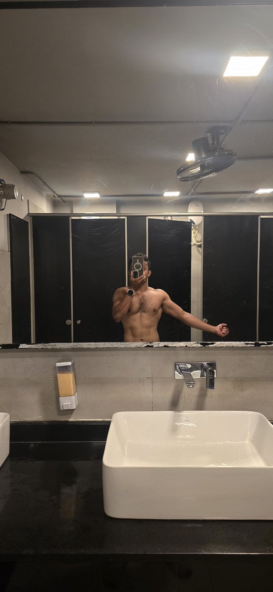 ChinmayBS2's tweet photo. Mumbai HYROX prep day 85:

💪 HYROX strength stations

4×100m Farmer's Carry
 4×50 Lunges
8×10m Sled Push
4x10m sled pull

💥 Followed by chest &amp; triceps strength training.

#HYROX #HyroxMumbai https://t.co/uayLnnfND8