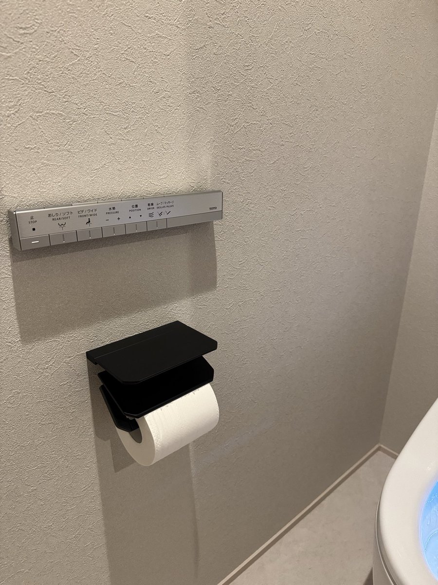 mojoao24's tweet photo. 実はトイレのスティックリモコンが間違って納品されてまして🚽本日無事交換完了🥺スッキリ！ https://t.co/6Lp6CMuhEs