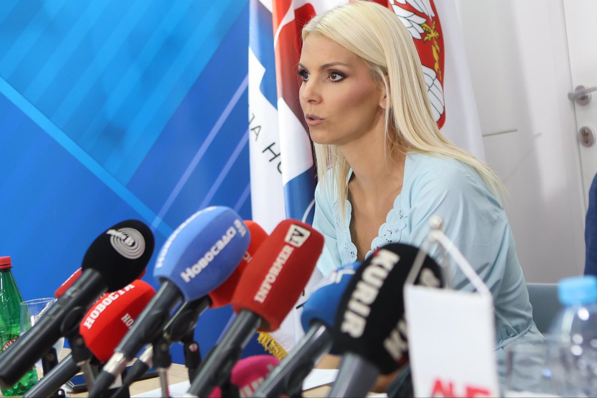 ANSrbije's tweet photo. U toku je konferencija Asocijacije novinara Srbije na kojoj se predstavljaju činjenice i otvaraju pitanja odgovornosti u slučaju „Valjevo u plamenu“. #ans #kzn #novinarstvo #srbija https://t.co/13M7ncx9G0
