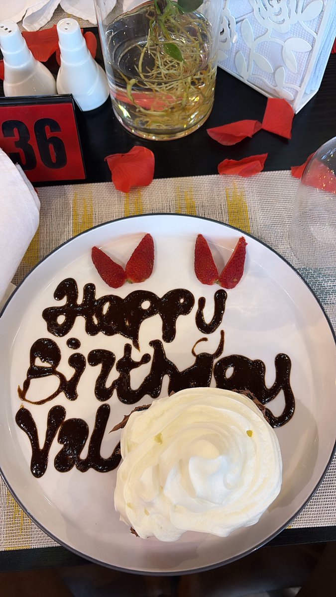 Spyalen's tweet photo. happy birthday to me 😝 https://t.co/Rm7gVJuKjH