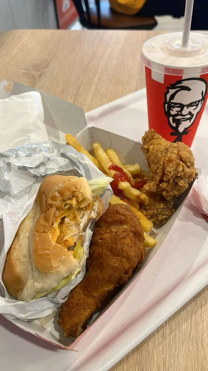 Steve8535's tweet photo. Nothing beats a hot meal after a long day. Good food really is therapy. https://t.co/Rb5Bt0HKdE