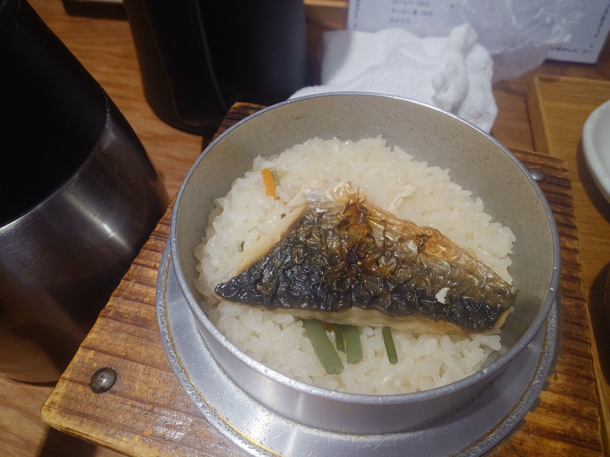imayan5's tweet photo. 釜飯定食うまい https://t.co/k0BIALjc9M