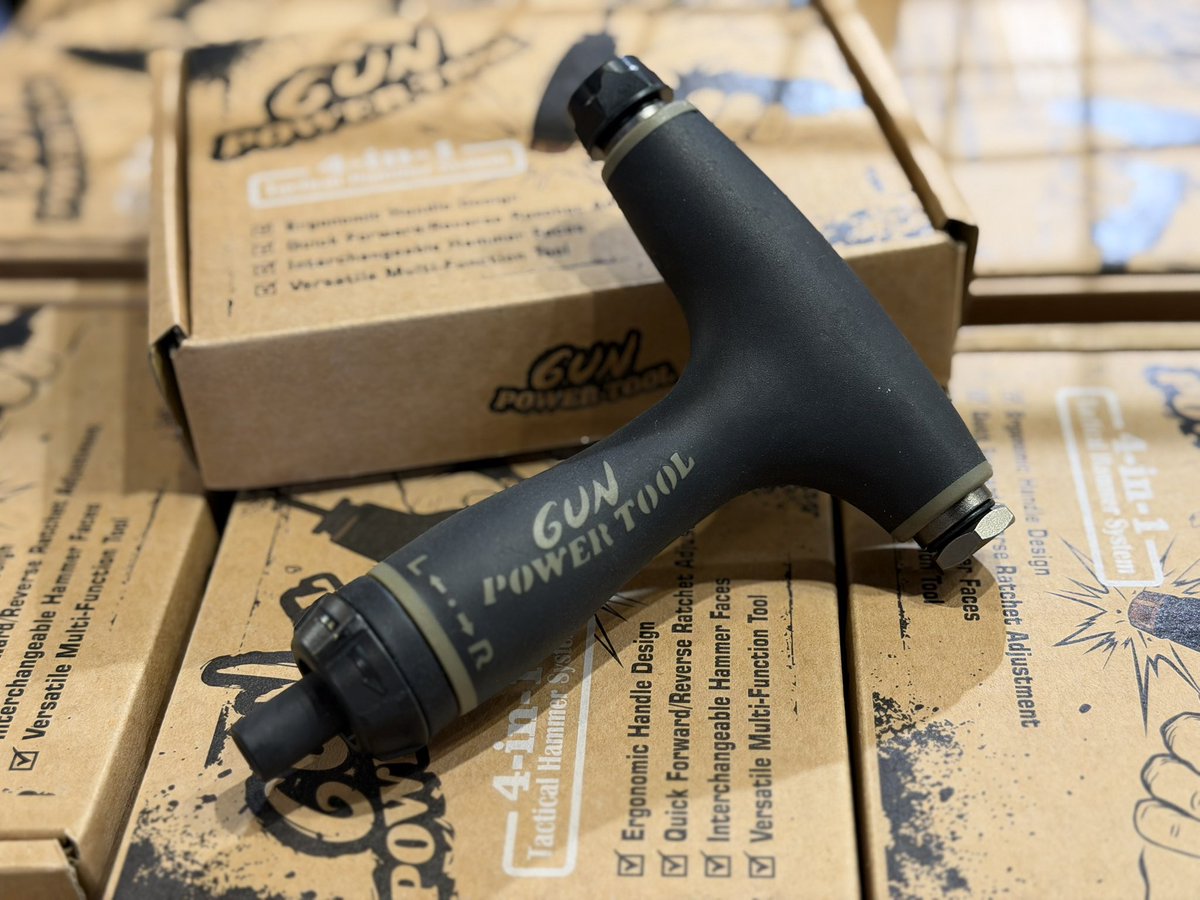 TRAILARMS's tweet photo. 🔥Gun Power Tool 
Tactical Hammer 販売開始！

コンパクトな見た目に、

✔ ハンマー
✔ ラチェットドライバー
✔ エアソフト用メンテナンスツール

を搭載したマルチツール😎

フィールドでも自宅でも活躍間違いなし！
店頭・オンラインショップにて販売中です🔥

#TRAILARMS #GunPowerTool #TacticalHammer #Airsoft