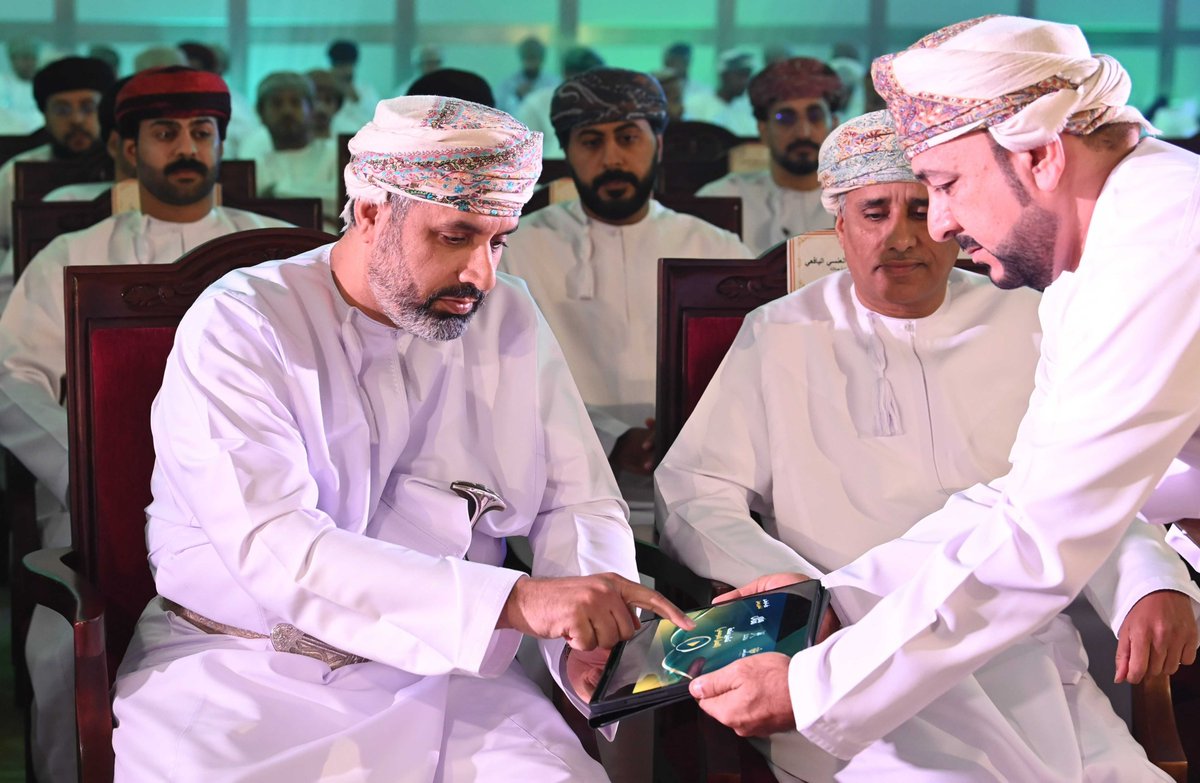 OmanNewsAgency's tweet photo. وزارة العمل تحتفل بالتميز والريادة وتدشّن منصة العمل الموسمي؛ لتنظيم فرص العمل المرتبطة بالمواسم والفعاليات، وربط الباحثين عن عمل بالفرص المتاحة، وذلك على هامش أعمال ملتقى العمل في نسخته الثالثة بمحافظة #ظفار.

https://t.co/KqLmLgMJcV
#العُمانية https://t.co/0nc2QpTAtX