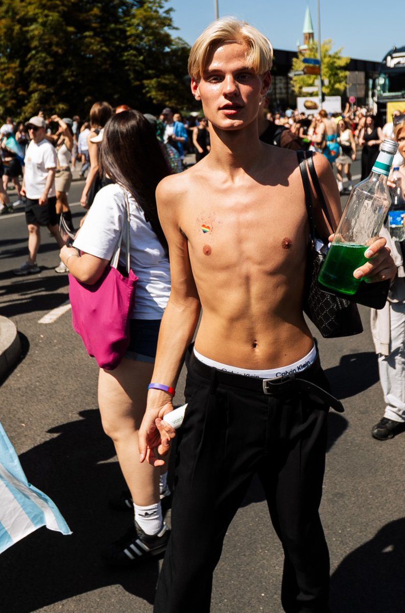 GPress_info's tweet photo. #Berlin #Pride в этом году был ярким, шумным и очень живым.

#ЛГБТК+ сообщество было, есть и будет. Его нельзя свести к страху, боли или угрозам.

Фото Александра Шелегова: https://t.co/H1bnX1JLYg

https://t.co/O11twkYWbS https://t.co/MTb3egoKF7