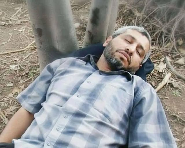 FayezShamm18239's tweet photo. لن أذكر اسمه 
ولكن عملاء التنسيق والتعاون الأمني مع المخابرات الإسرائيلية يطلبون من الشعب العربي أن يرجم هذا الرجل النائم تحت الشجرة، وأن يلعن أصحابه، وفي الوقت نفسه، يطلبون منا تقديس محمود عباس وابنه ياسر، ونسيبه حسين الشيخ، وبقية العصابة المتعاونة أمنياً مع العدو الإسرائيلي https://t.co/4PmGieeUBb