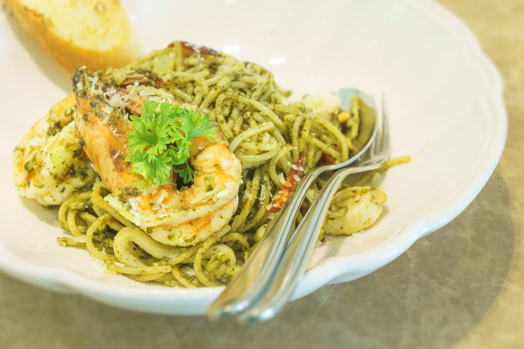 AlexiaJoshndbu's tweet photo. Just whipped up creamy garlic parmesan pasta in 15 mins—comfort food hit so good! https://t.co/BRFxz7IWst