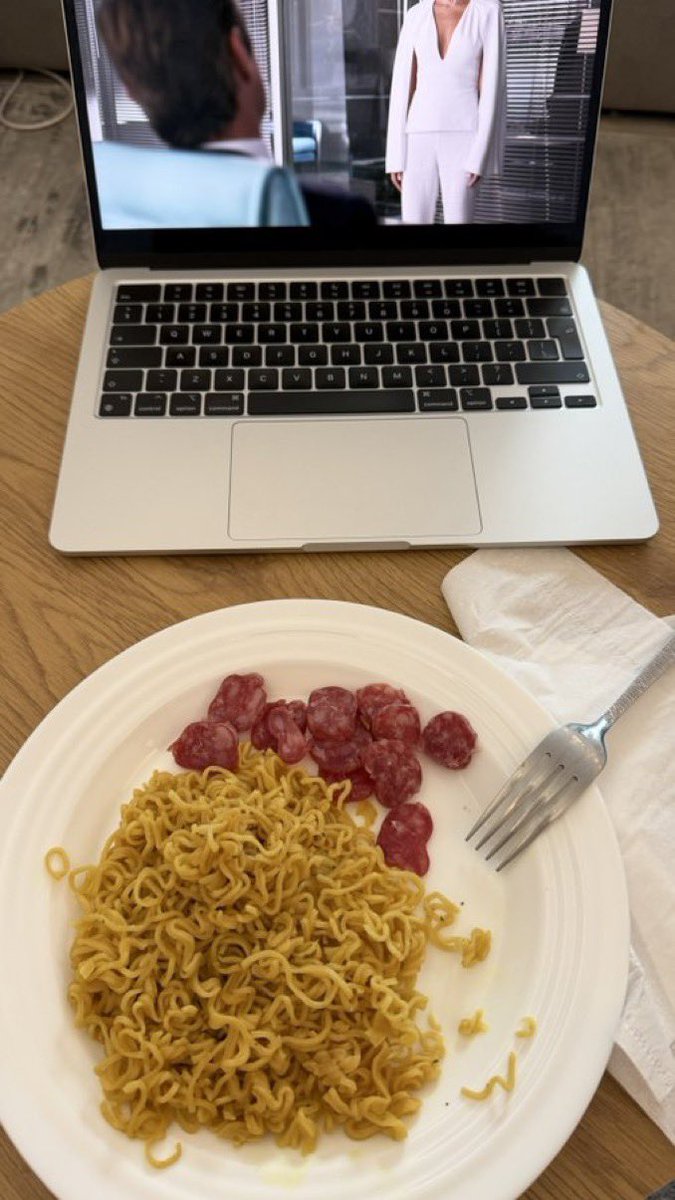 Asheley_3's tweet photo. Lunch tastes better when there's a good show playing in the background

#rgv #austin #houston #satx #mcallen #brownsville #porn #head #of #freaky #latina https://t.co/89caCxrEBI
