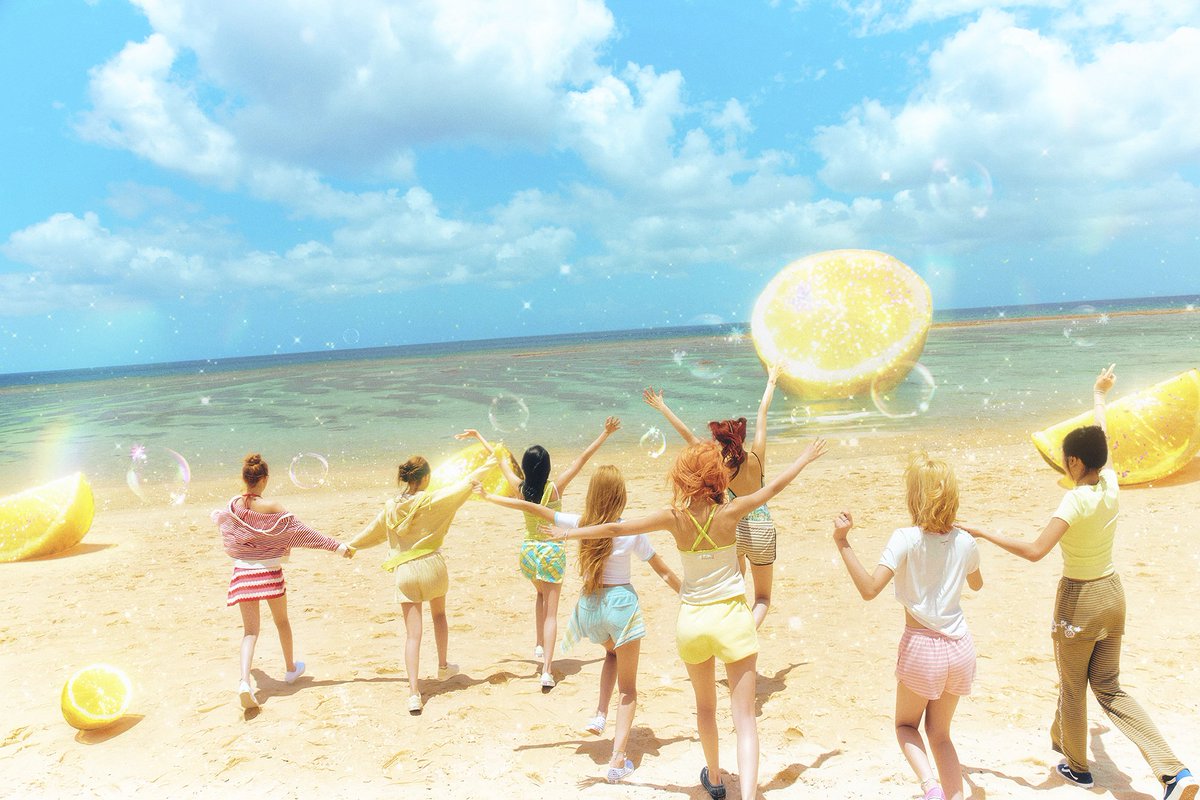 noyhuna's tweet photo. ☁️🍋: it’s time for lemon beach!!! https://t.co/cpvZSBrBLX