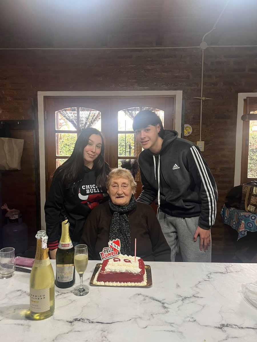DebiiiIan's tweet photo. Te amamos Abuela ❤️ https://t.co/xzkzelXvPS