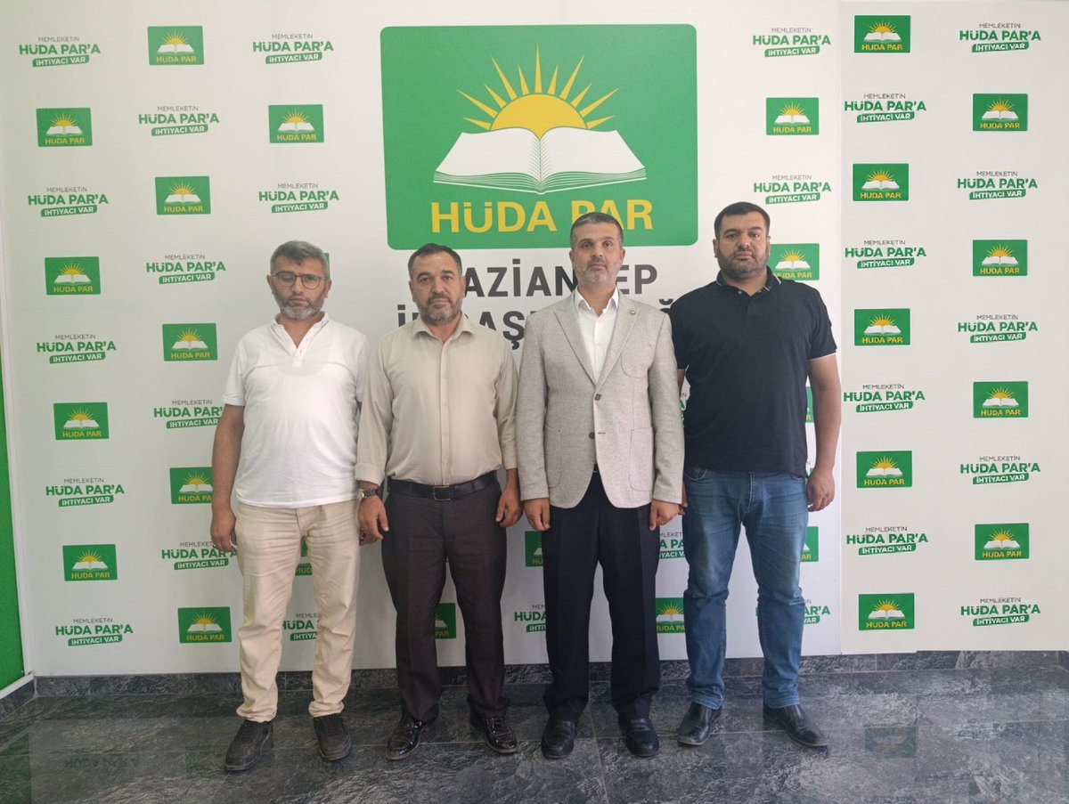 antephudapar's tweet photo. İl Başkanlığı makamını devralan Sn. Mustafa Kaya Başkanımıza "hayırlı olsun" ziyaretinde bulunarak bizleri onurlandıran Hür Yapı İnşaat firması yetkilileri Sn. Mehmet Karakuş, Hamit Kaplan ve Vakkas Kaplan beyefendilere, nazik ve kadirşinas ziyaretleri için şükranlarımızı sunarız. 
@HurDavaPartisi
 #Gaziantep
