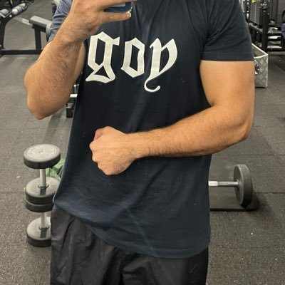 Orudowarudo's tweet photo. @Pioustone3 @Syko444 avec une pp de son bras pour attirer les gays de grindr https://t.co/fA4B7Q8Aty