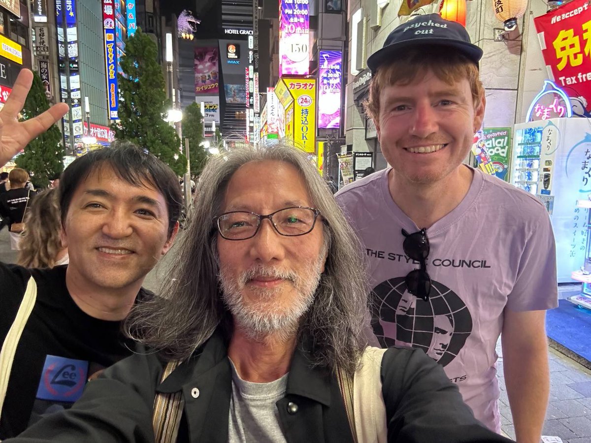 anyjoyjp's tweet photo. Aliは無事イギリスに着いたとのことです🇬🇧
そんなAliの日本最終日は、ビートルズマフィアの藤本国彦さんと3人でご飯🍣
無茶苦茶贅沢な時間でした、、、😭
今後もライブ写真だけではなくオフショットも載せていきますのでお楽しみに!
#AnyJoy https://t.co/bwSCnYRYCO