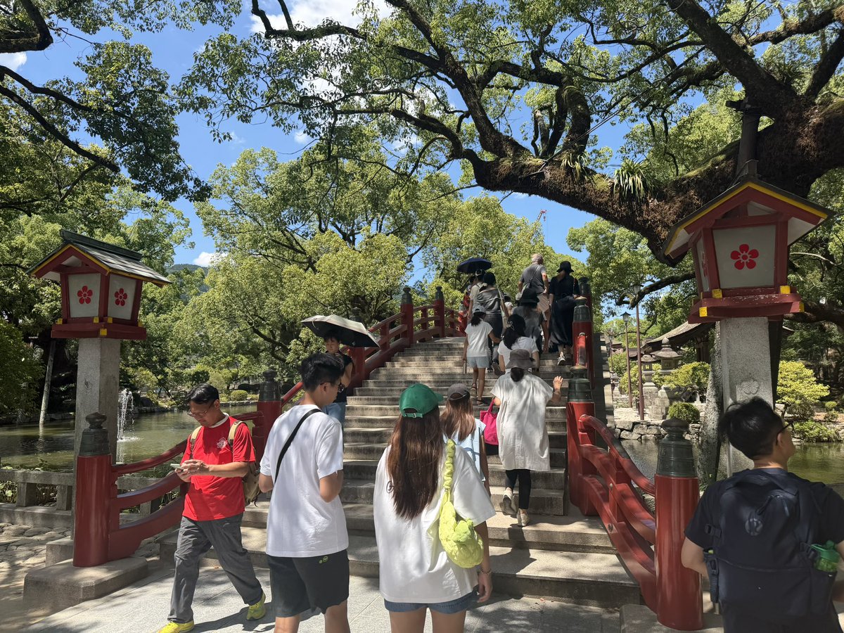 Yoshiakinm's tweet photo. 午後の部①
太宰府周辺を散策。結構歩いたしたくさん登ったりもした。あまおう葛アイスバーが美味しかった🤩スタバの奇抜なデザインもみれた。 https://t.co/Dc0pElQuge
