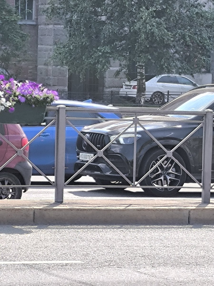 258pce's tweet photo. Водители, автолюбители, люди, которые разбираются, подскажите: что это за номера такие? 

Увидел в питере машину с такими буквально минут 10 назад. https://t.co/SqLEAw6Jig