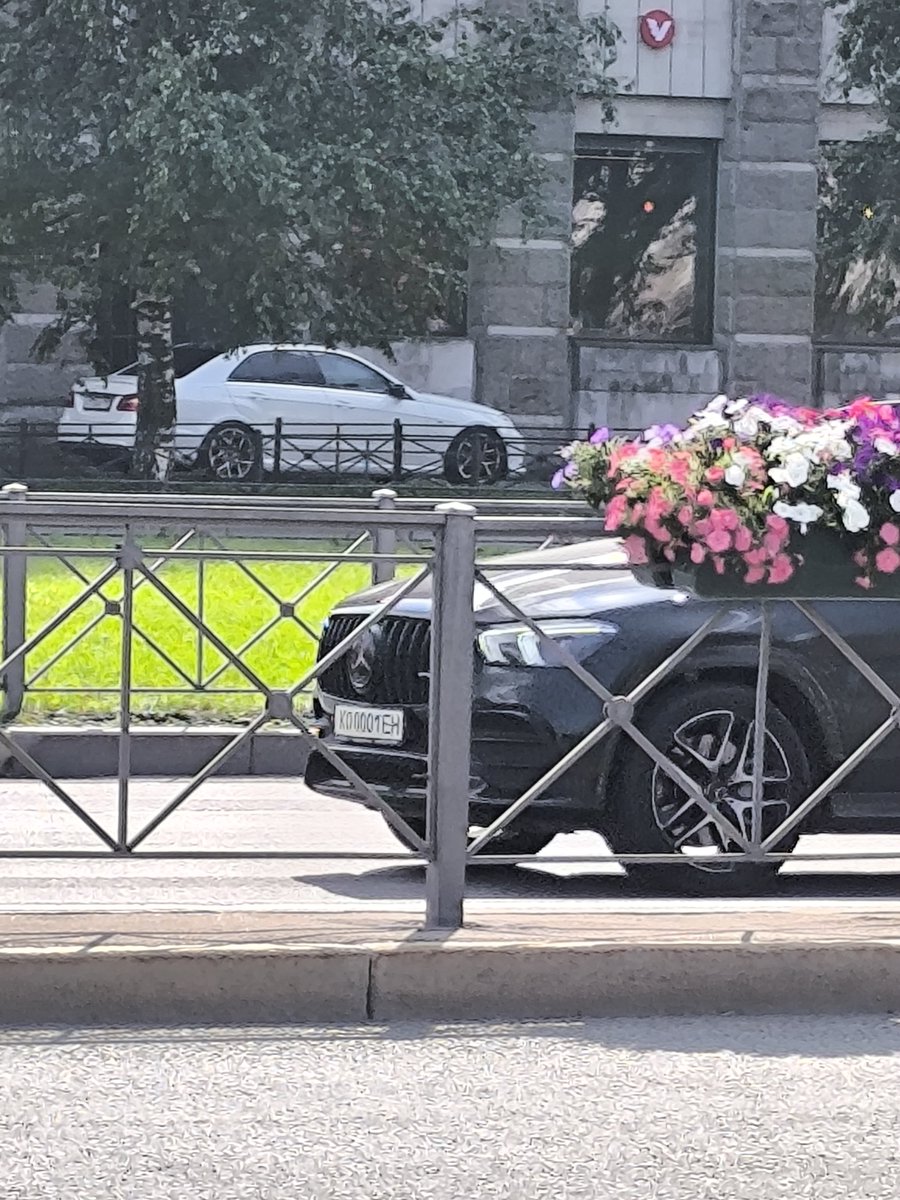 258pce's tweet photo. Водители, автолюбители, люди, которые разбираются, подскажите: что это за номера такие? 

Увидел в питере машину с такими буквально минут 10 назад. https://t.co/SqLEAw6Jig