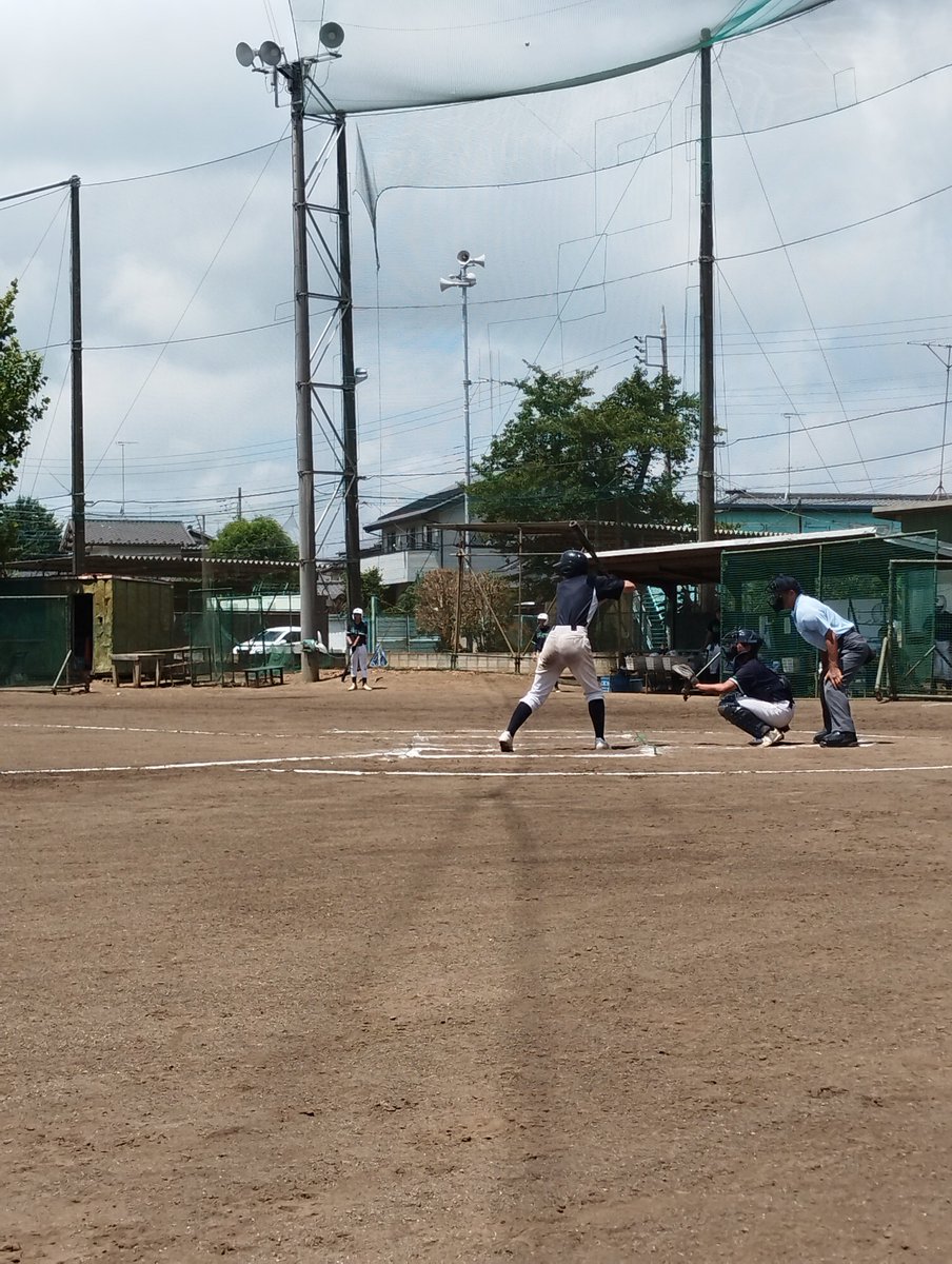 ina__ko89's tweet photo. 暑い日が続きますが、伊奈高野球部は元気に活動しています！練習試合でも少しずつトレーニングの成果が出始め、このチームの良い所が見えてきました！明日からは高校野球界では珍しい？5日間のまとまった夏休みオフです！家族や友人と過ごす時間も大切に、リフレッシュして大会に臨みます！ https://t.co/dQqZ3JFqV2