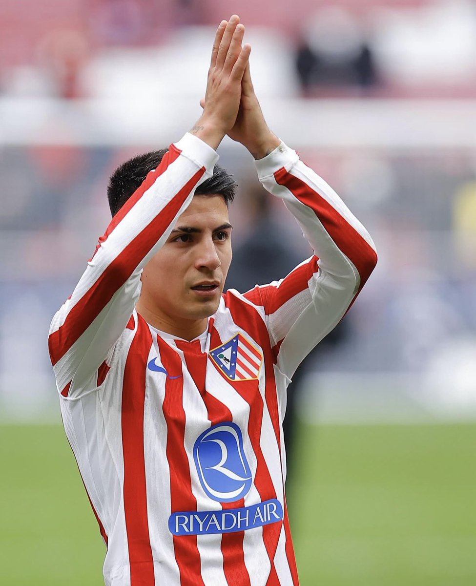 futebol_info's tweet photo. 🚨 AGORA! River Plate encaminha contratação de Almada.

O Atlético de Madrid e o meia aceitaram a proposta do clube argentino.

O salário de Almada no River será de 5 milhões de dólares (R$ 25,6 milhões) por temporada.

O jogador é esperado na Argentina até o início da próxima semana.

🗞️ @simpraisa 
📸 Atlético de Madrid