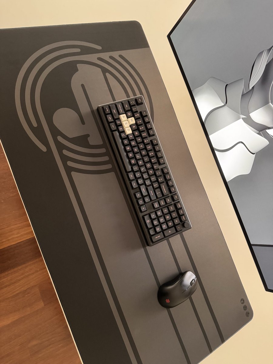 tomanyverts's tweet photo. Quatiica deskmat https://t.co/BII6bNn4MK